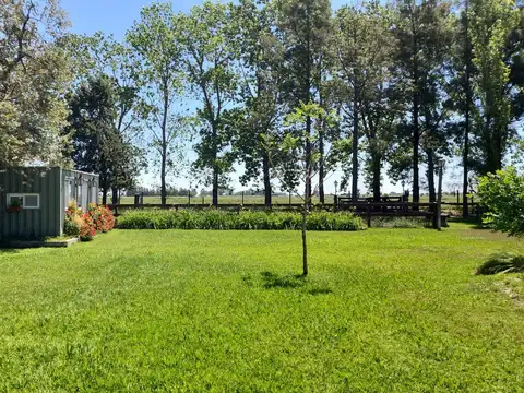 Casa en venta de 4 dormitorios con pileta en Chacra Los Raigales, Roldan