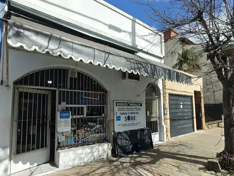 KIOSCO POLIRUBRO EN PARADA DE COLECTIVOS - Venta de Fondo de Comercio
