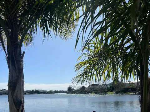 Casa 6 ambientes con 3 baños