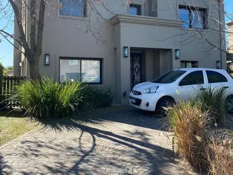 Venta Casa 6 Amb a La Laguna Barrio San Isidro Labrador Tigre