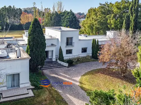 Casa en Venta con 3 cocheras