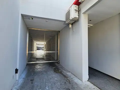 VENTA COCHERA CUBIERTA CENTRO SAN NICOLAS