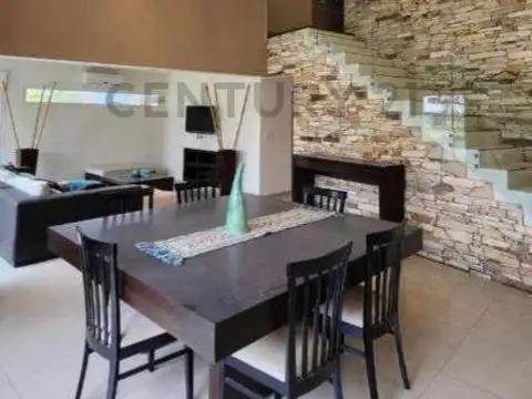 Casa 6 ambientes con 4 baños