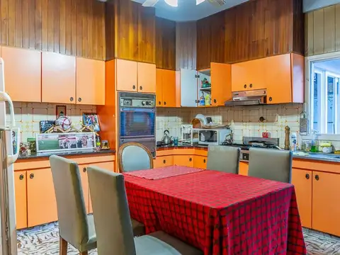 Casa 4 ambientes con 2 baños