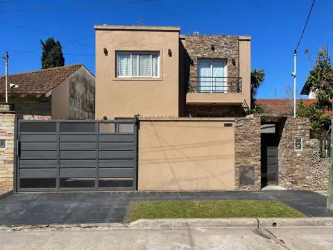 VENTA CASA 5 AMB C/ PARQUE Y PISCINA - HURLINGHAM
