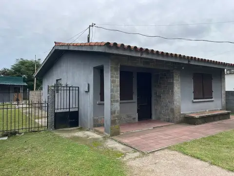 Casa 2 ambientes con 1 baño