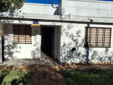 Casa 5 ambientes con 1 baño