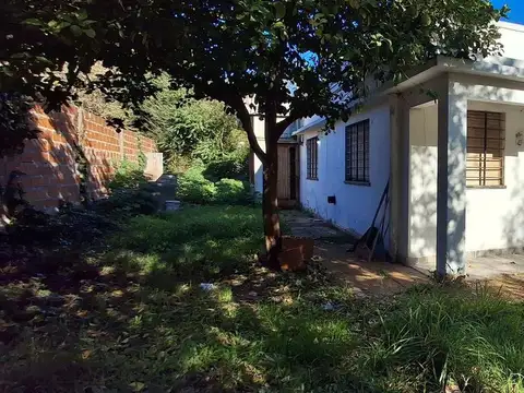 CASA EN VENTA JOSE C PAZ B° ALTUBE, DEPTO EN FONDO