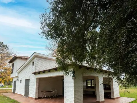 CASA QUINTA EN COUNTRY UBAJAY.