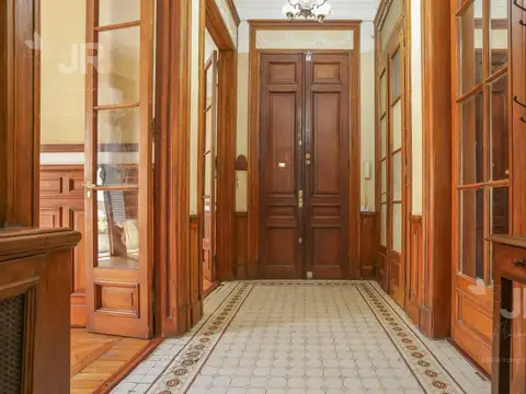 Departamento 5 ambientes en Monserrat. APTO CREDITO