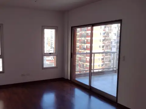 Franklin D Roosevelt 4900, Piso 7