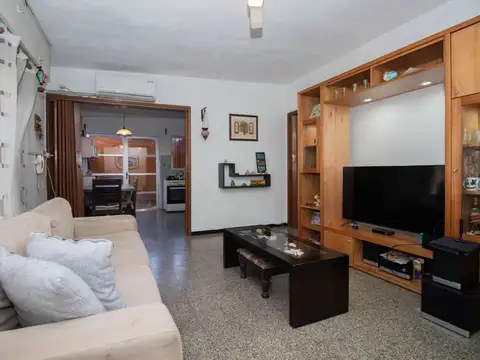Casa 5 ambientes con 1 baño