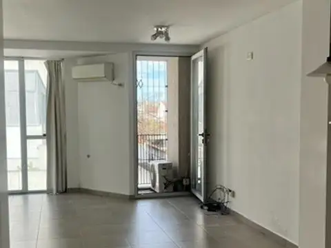 Departamento en Alquiler en Colegiales, $ 600.000
