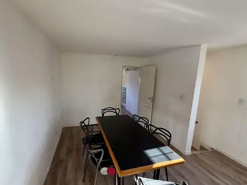 Depto Tipo Casa en Alquiler con 1 cocheras