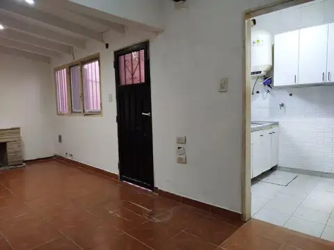 Casa 4 ambientes con 1 baño