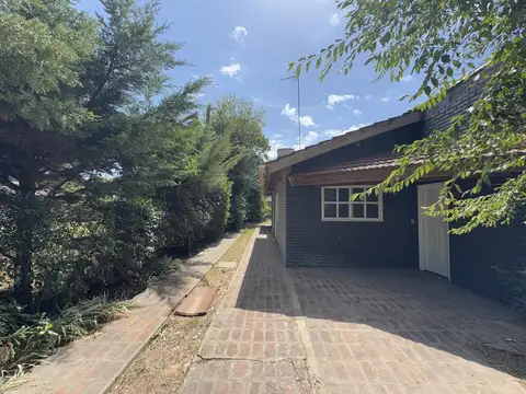 Casa 4 ambientes con 2 baños