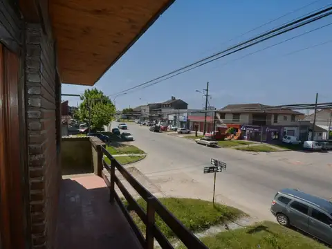 Avenida Fortunato de la Plaza 5400