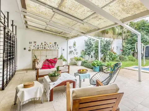 Casa en Venta con 2 cocheras