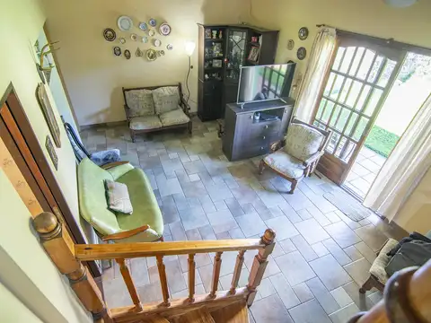 Casa al Frente con Garage   Taller | 3 Dormitorios | Parque | Instalaciones a Nuevo |
