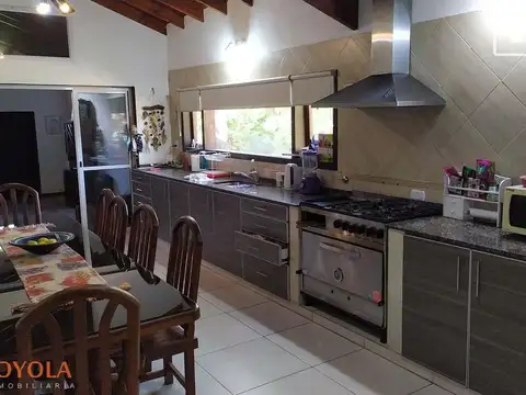 Casa en Venta con 4 cocheras