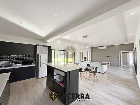 Casa 5 ambientes con 3 baños