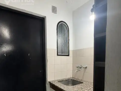 51 m2  local a la calle, a la vuelta del Showcenter de Haedo