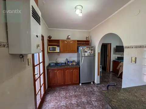 Casa 5 ambientes con 2 baños