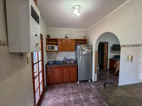 Casa 5 ambientes con 2 baños