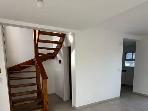 Depto Tipo Casa en Venta de 3 ambientes
