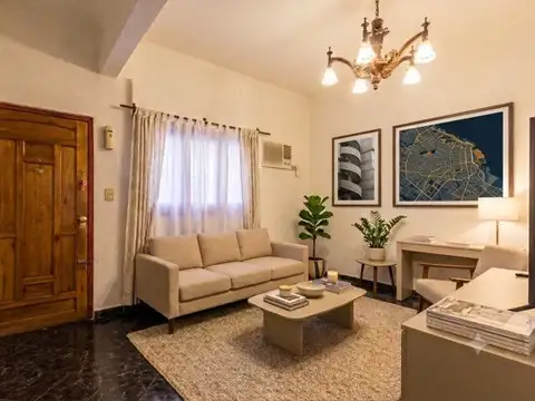 Casa . Venta . Villa Gral. Mitre . 7Amb . Pileta . Parrilla .