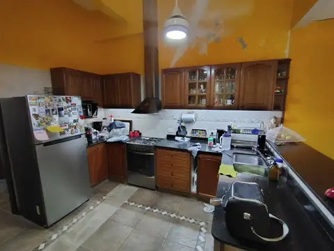 Casa 5 ambientes con 2 baños