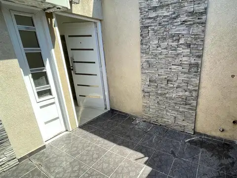 Depto Tipo Casa 2 ambientes con 1 baño