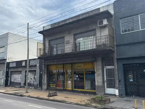 Hipólito Yrigoyen  al 10400