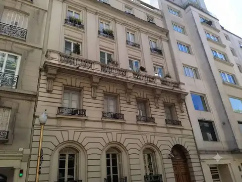 Av Alvear - Montevideo: Frances   de lo mejor de CABA , PB a la calle en venta comercial o vivienda