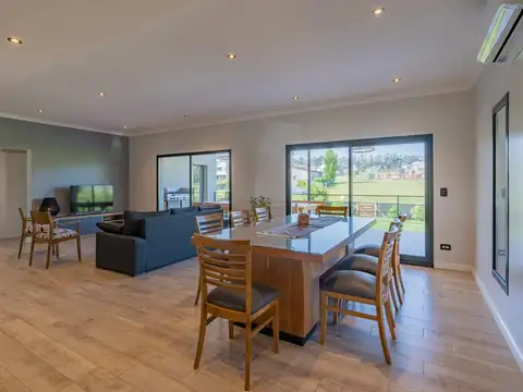 Casa en Alquiler Temporal con 6 cocheras