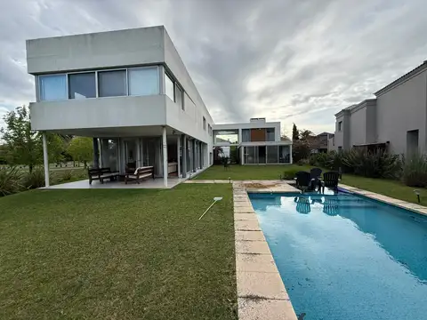 Casa en Venta de 5 dormitorios