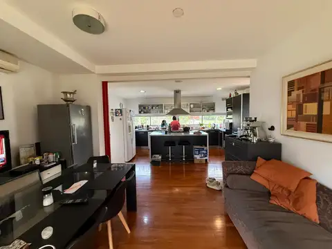 Casa 9 ambientes con 5 baños