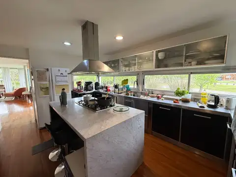 Casa en Venta con 6 cocheras