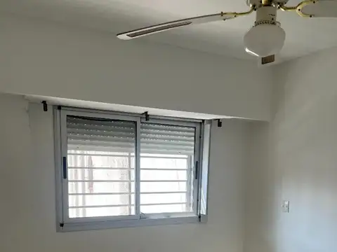 Departamento en alquiler 2 ambientes c/ cochera  muy buena