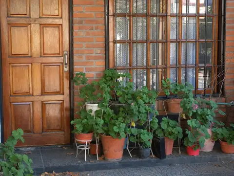 Hermoso casa de 3 Amb., con playroom, cochera y patio