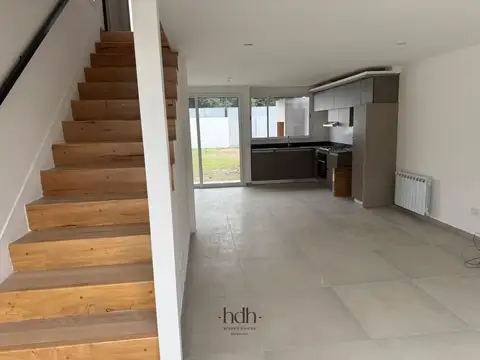 Alquiler Casa Duplex de 3 dormitorios en housing con amenities seguridad 24 hs