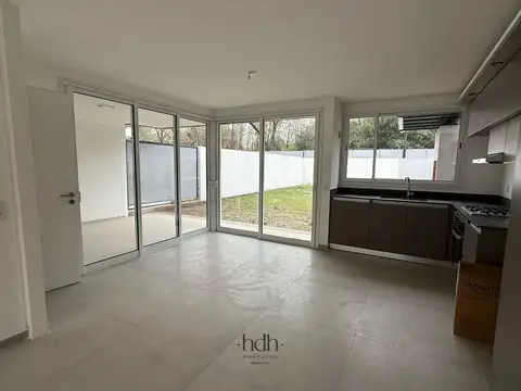 Alquiler Casa Duplex de 3 dormitorios en housing con amenities seguridad 24 hs