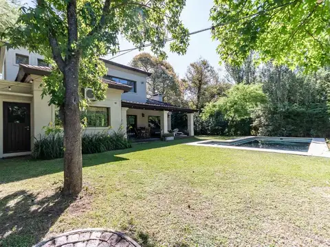 CASA 5 AMBIENTES VENTA BARRIO EL AROMO ESCOBAR