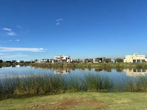 Lote venta Escobar a la laguna Barrio náutico El Naudir