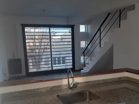 Depto Tipo Casa 3 ambientes con 1 baño