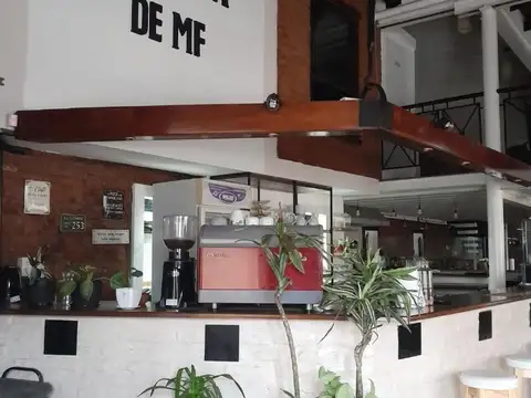 EXCELENTE LOCAL SOBRE AV. RIVADAVIA 17300 Haedo.