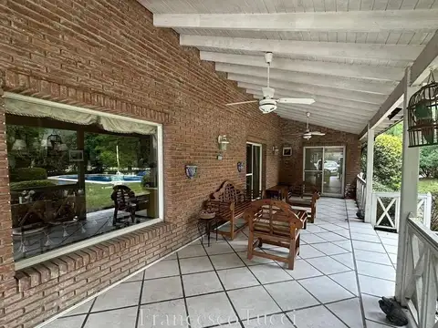 Casa 4 ambientes con 3 baños