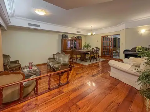 Casa 7 ambientes con 4 baños