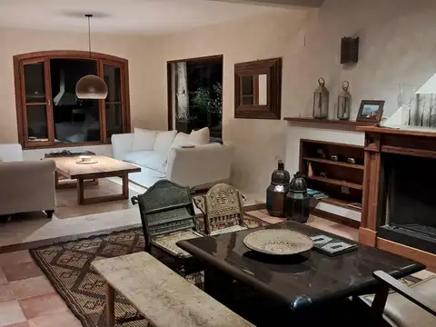 Casa en Alquiler  Pacheco Golf Club 4 dormitorios con jardin y pileta