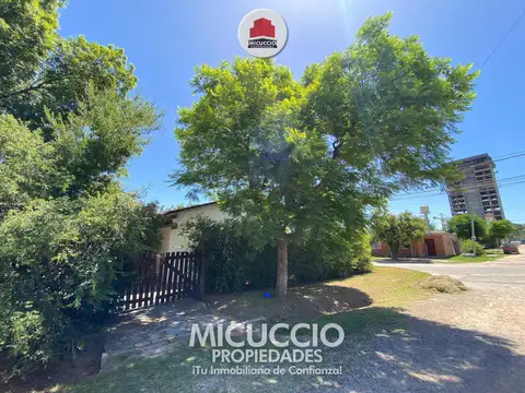 Casa en venta, Tres de febrero esq. Belén, Escobar. OPORTUNIDAD!!